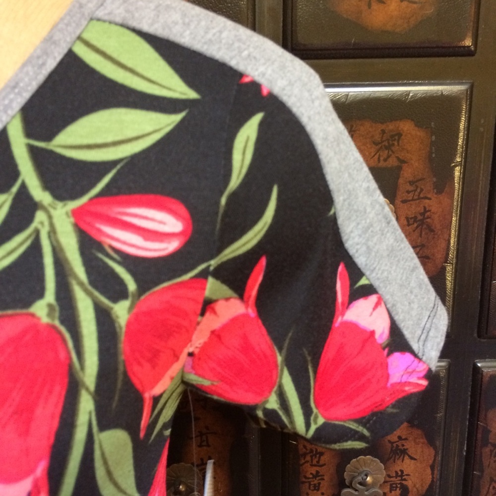 Bundle of 3 only please. Lularoe Classic tee in big beautiful floral print! - Picture 2 of 3